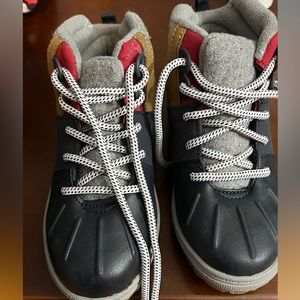 OshGosh winter boots toddler 11